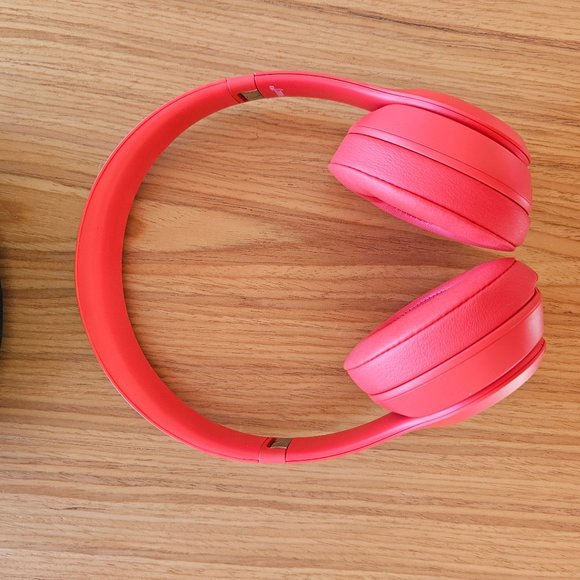 Beats Solo 3 On Ear Red Headphones NIB - Picture 5 of 8
